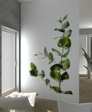 Wejście do mieszkania z  roślinną nakleją na ścianie