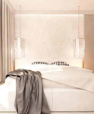 Sypialnia z beżowym kolorem ścian oraz z białym łóżkiem kontynentalnym