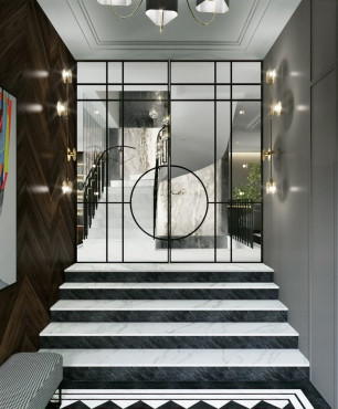 Szyk i elegancja w korytarzu z marmurowymi schodami