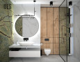 Łazienka z płytkami z odcieniem zielonego koloru na ścianie oraz białym gresem na podłodze