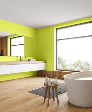 Kolor ''świeży turmalin'' w dużej łazience z wanną owalną