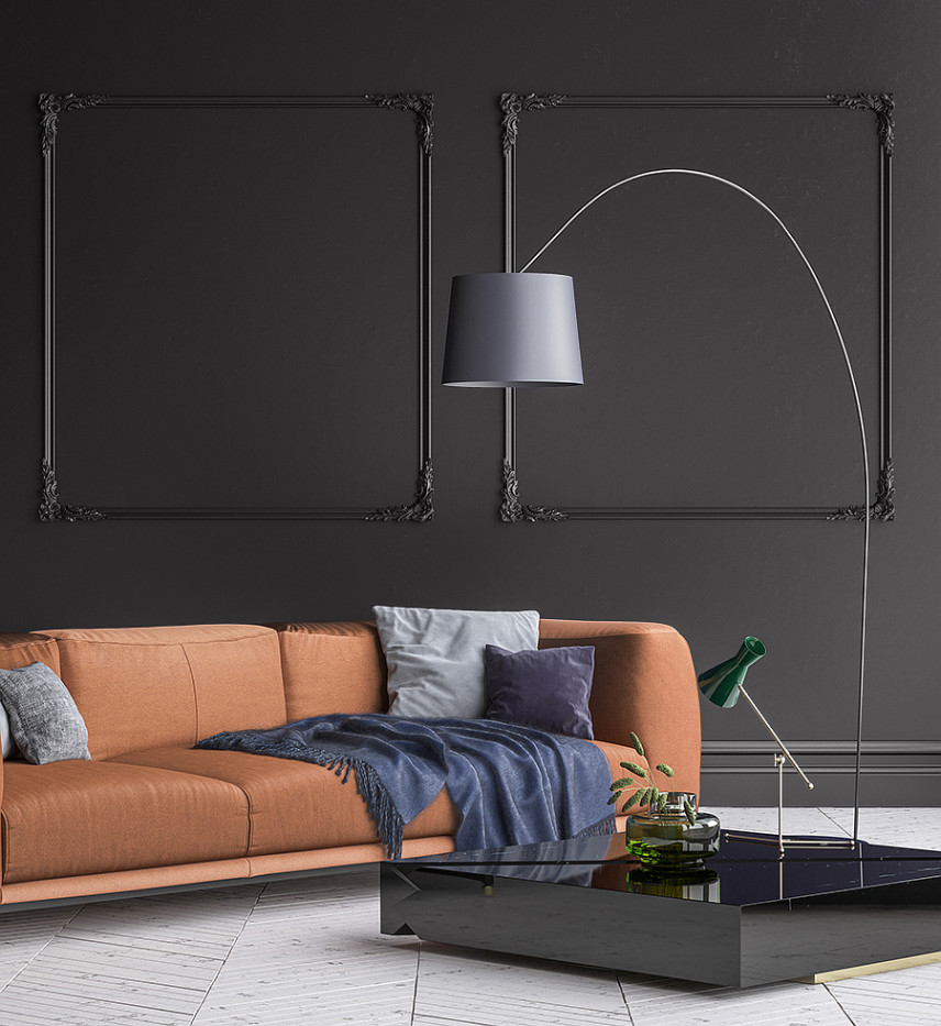 Salon z czarnym kolorem na ścianie oraz z brązową sofą