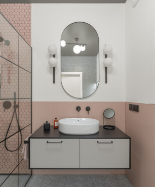 Łazienka w stylu memphis z prysznicem oraz eliptycznym lustrem