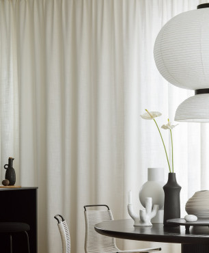 Jasna strona czerni - eleganckie i minimalistyczne mieszkanie w Gdańsku autorstwa Ony-X Studio