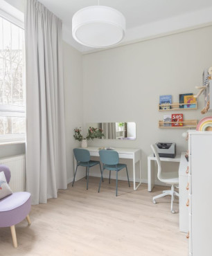 Pokój dziecięcy ze stylu skandynawskim z meblami w pastelowych kolorach