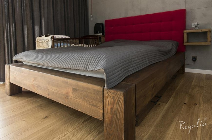 Sypialnia w stylu nowoczesnym z tapicerowanym zagłówkiem