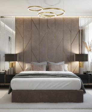 Sypialnia z tapicerowaną ścianą w kolorze beżowym oraz dużym łóżkiem tapicerowanym
