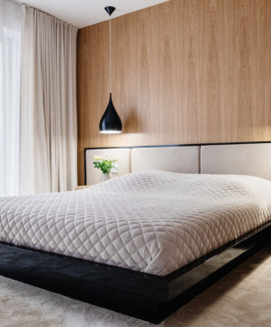 Salon z łóżkiem kontynentalnym z tapicerowanym zagłówkiem