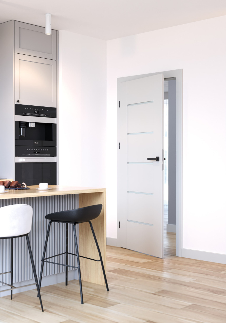 Białe drzwi z czarną klamką w kuchni w stylu nowoczesnym