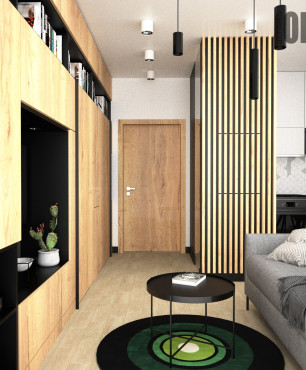 Salon i korytarz z drewnianymi drzwiami oraz szafą