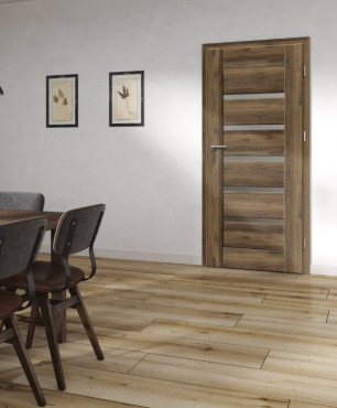 Jadalnia z drewnianym stołem oraz drzwiami wewnętrznymi marki CLASSEN - model MAGNETIC