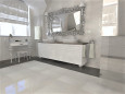 Duża, nowoczesna łazienka z prostokątnym lustrem w srebrnej ramie, białą szafką stojącą z dwoma umywalkami nablatowymi