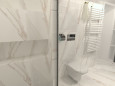 Projekt małej łazienki z prysznicem oraz białą muszlą wiszącą