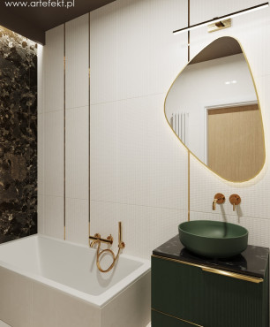 Mała łazienka z małą wanną zabudowaną z wielkoformatowymi płytkami na ścianie