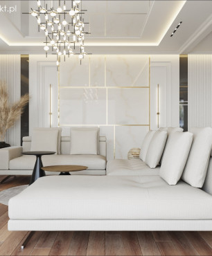Salon z napinanym sufitem, beżową sofą i panelami w kolorze wenge