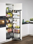 Funkcjonalna kuchnia z ergonomicznymi szafkami do przechowywania