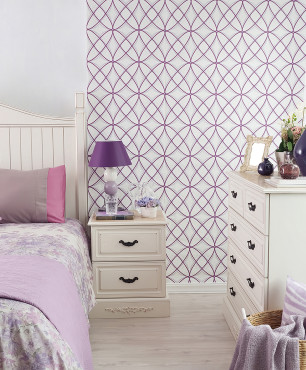 Biało-fioletowa sypialnia