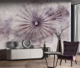 Salon z fioletowym fotelem oraz tapetą Orlanda na ścianie