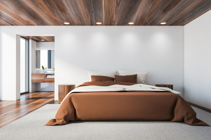 Drewniany sufit w sypialni