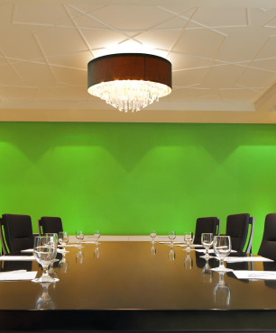 Zielona ściana w sali konferencyjnej