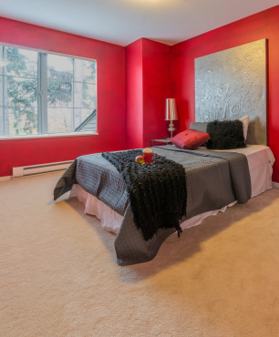 Designerska czerwona sypialnia