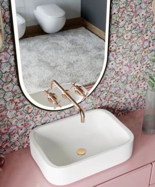 Szaro-różowa łazienka z mozaiką