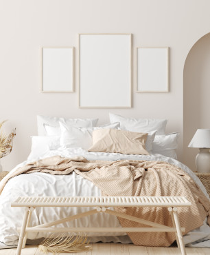 Biała sypialnia w stylu boho
