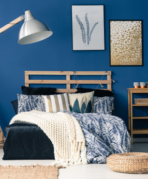 Niebieska mała sypialnia