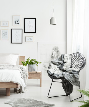 Biała sypialnia w stylu skandynawskim