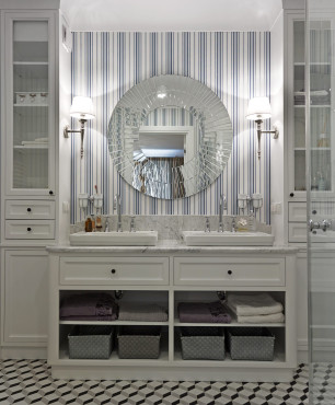Elegancka łazienka z designerskim lustrem