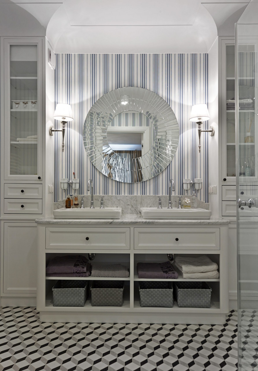 Elegancka łazienka z designerskim lustrem