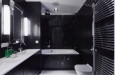 Aranżacja łazienki z czarnymi płytkami
