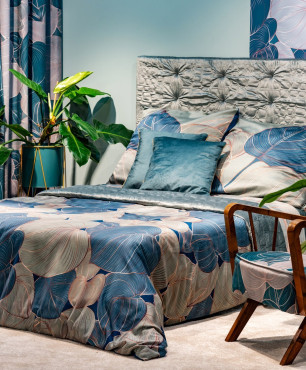 Sypialnia w stylu glamour z motywem roślinnym