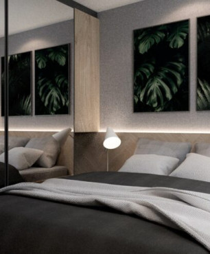 Aranżacja sypialni z drewnianym elementem nad łóżkiem kontynentalnym
