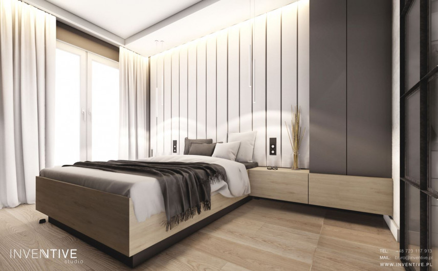 Sypialnia z drewnianym łóżkiem i białą boazerią na ścianie