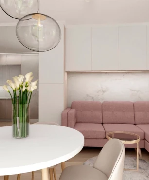 Klimatyczny salon z kanapą w kolorze pudrowego różu