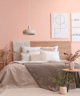 Pastelowa, różowa sypialnia