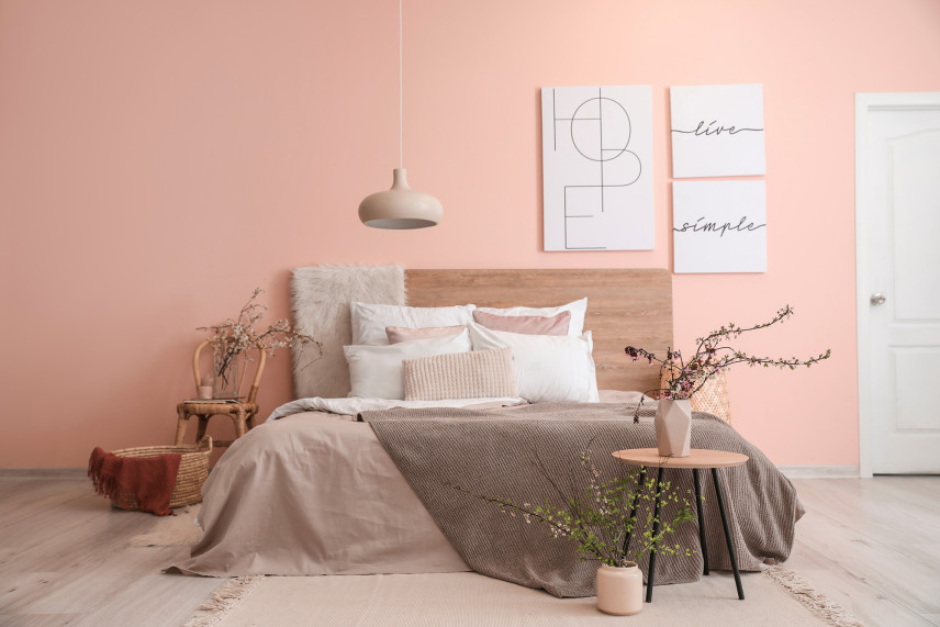 Pastelowa, różowa sypialnia